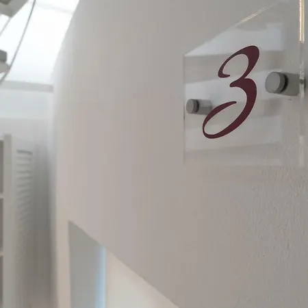 Nine Ханья (Крит)